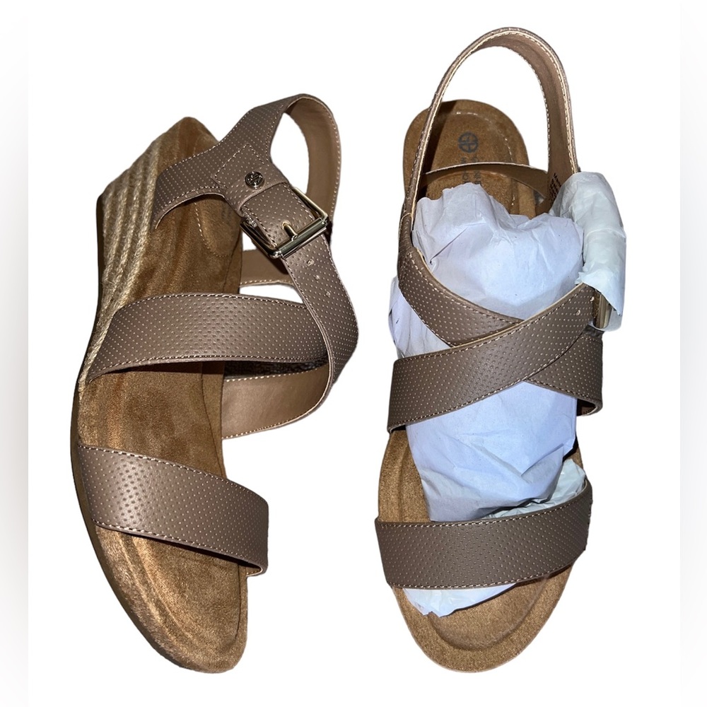 👡 NWOB! Giani Bernini Tan Sandals